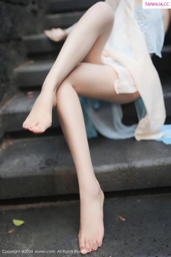   [XiuRen]高清写真图 2024.03.01 No.8168 桃妖夭 妩媚美腿第4张图片